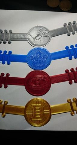 Mask Straps for Highlighting Logos