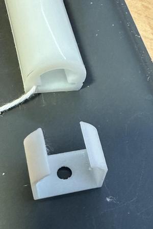 Rope light clip