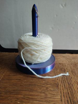 Woolen thread holder