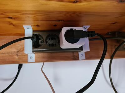 Halter für Steckdosenleiste in Ecken