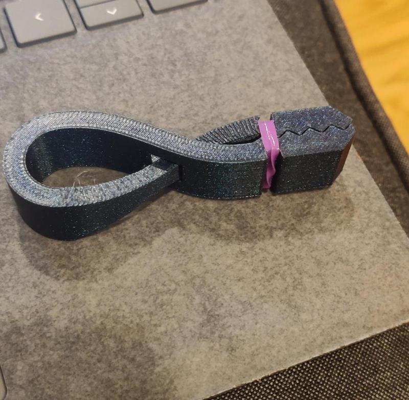 Bag clip with rubber band