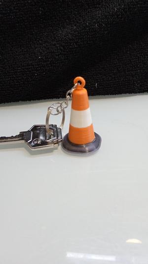 llavero cono de trafico