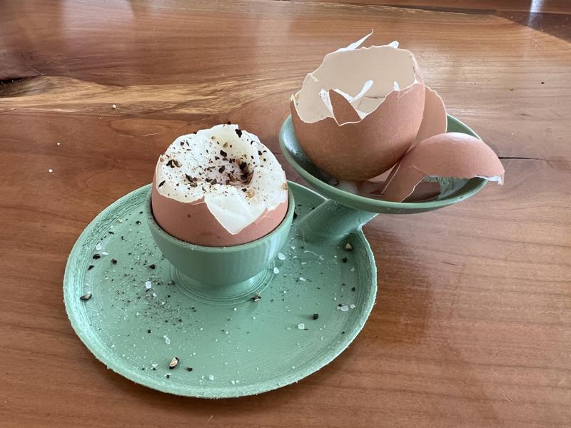 Egg cup + shell waste container =)