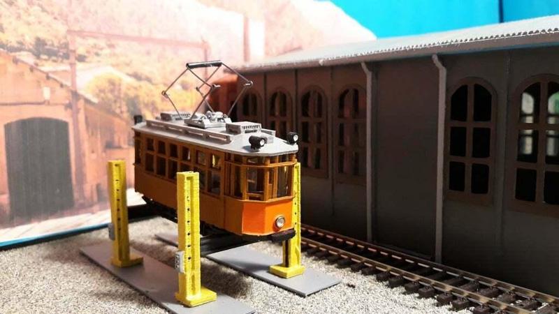 Lift for tram, bus, truck etc. in H0 / HO