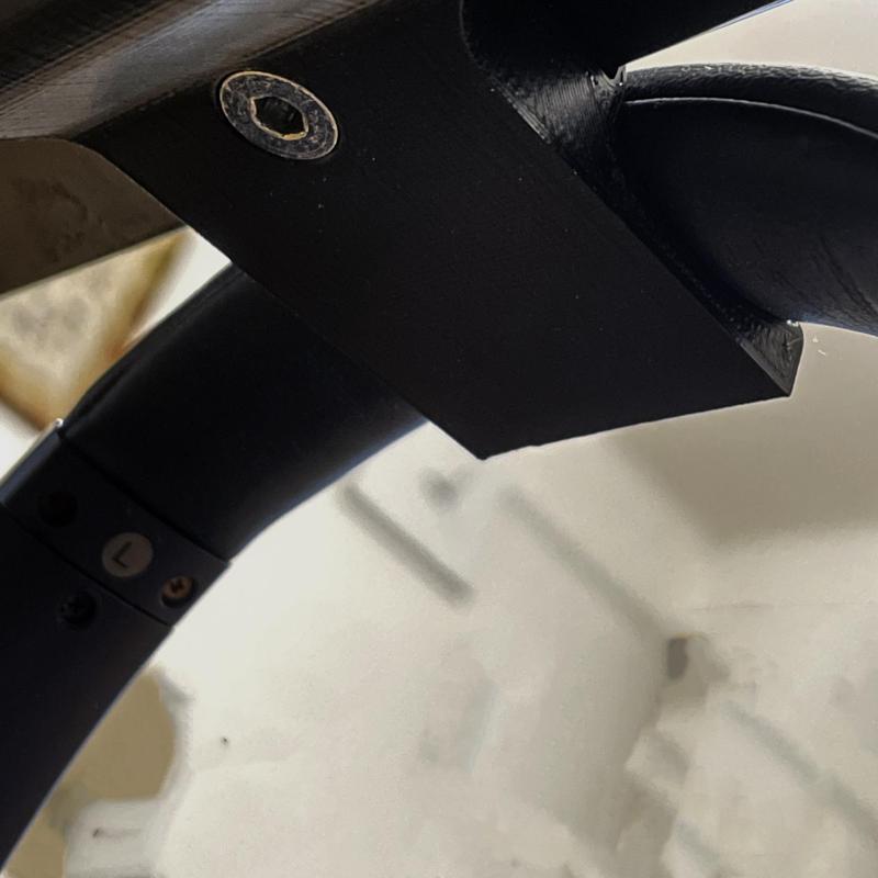 Double headphones holder - Ikea table