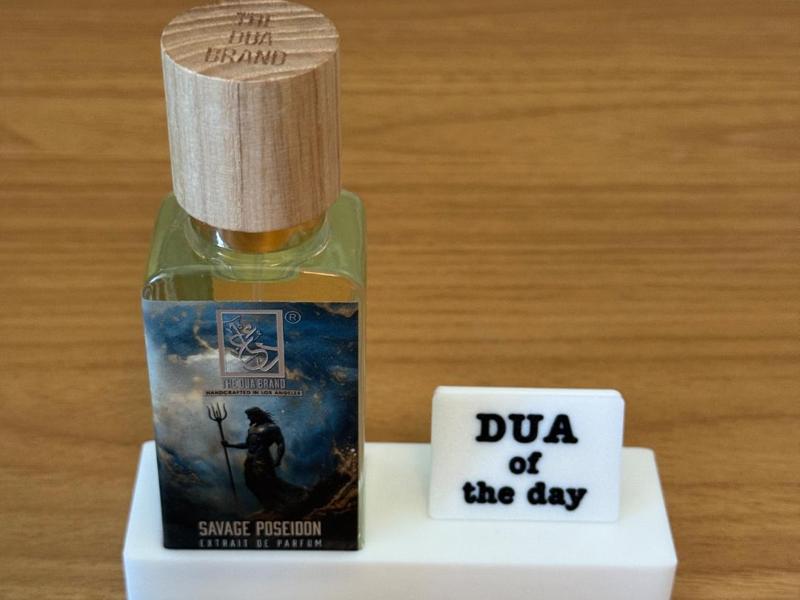 DUA Fragrance Display Stand