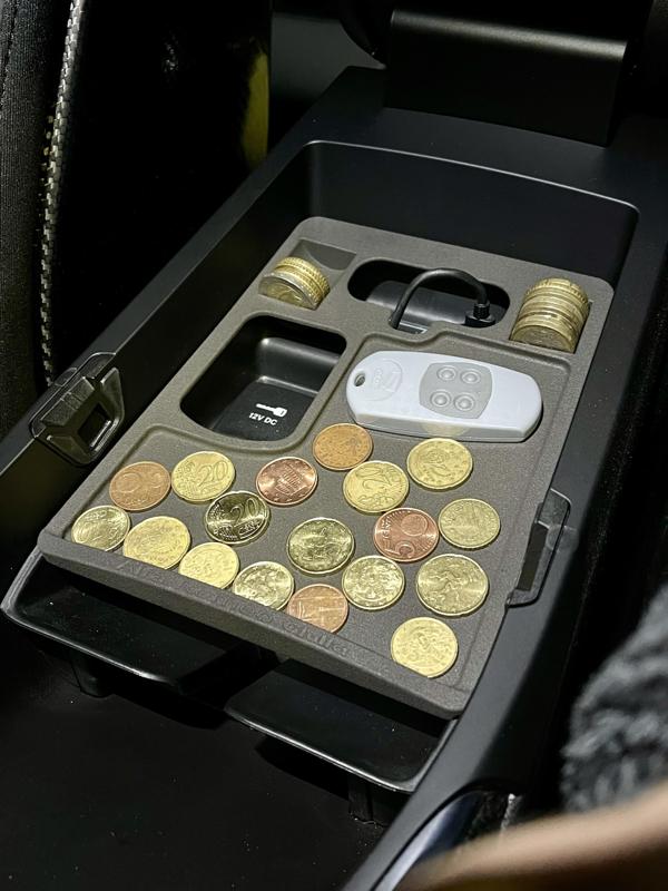 Alfa Romeo Giulia Stelvio storage, coins, organizer. New interior restyling from 2020