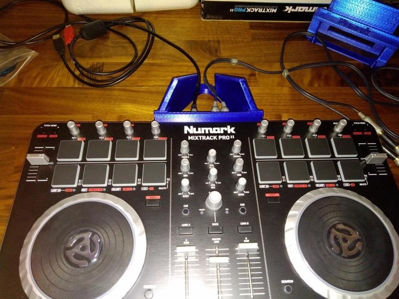 Numark Mixtrack pro 2 Ipad stand (WIP)