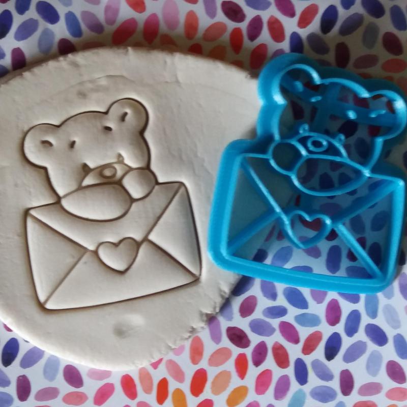 Cortador para fondant osito con carta, 5 cm.