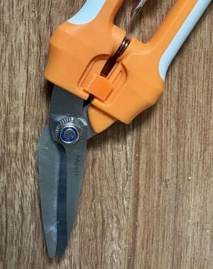 Fiskars Bent Scissors (PA0511) Locking Slide Clip