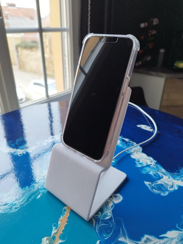 Support téléphone avec emplacement pour câble de charge