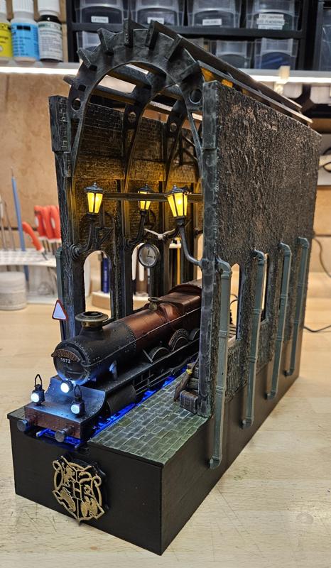 Diorama Book Nook of the Hogwarts Express - King's Cross Station - Harry Potter 3D Printable Model