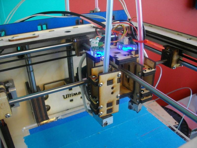 Ultimaker mounts up to 4 extruder 'cassettes'