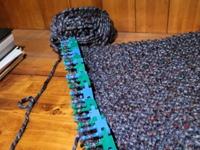 Articulating Knitting Loom