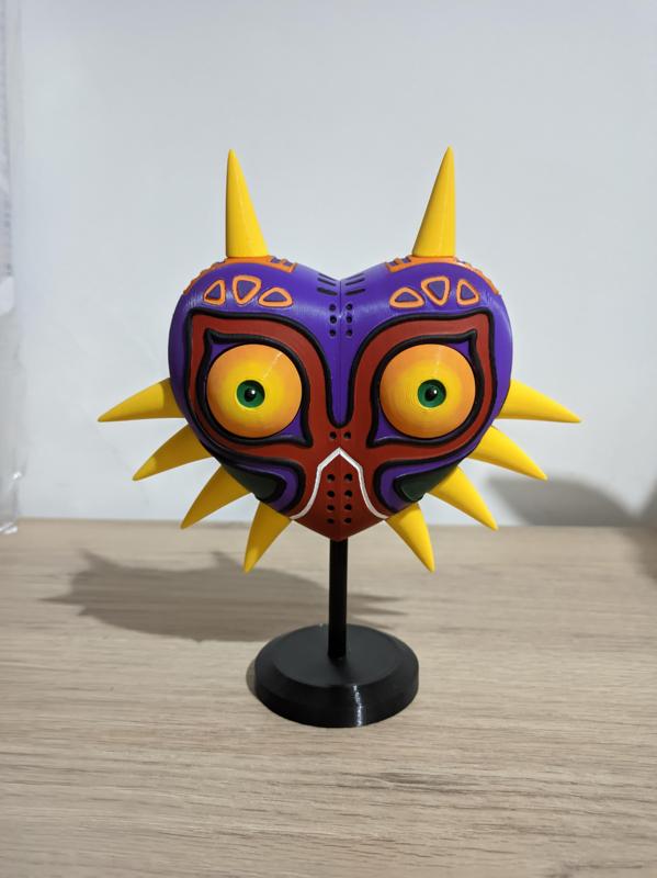 MAJORAS MASK DIVIDED BY COLORS FIGURE + MAGNET FIGURE