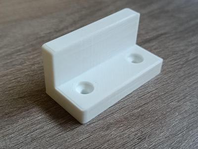 Enclosure window latch with magnet