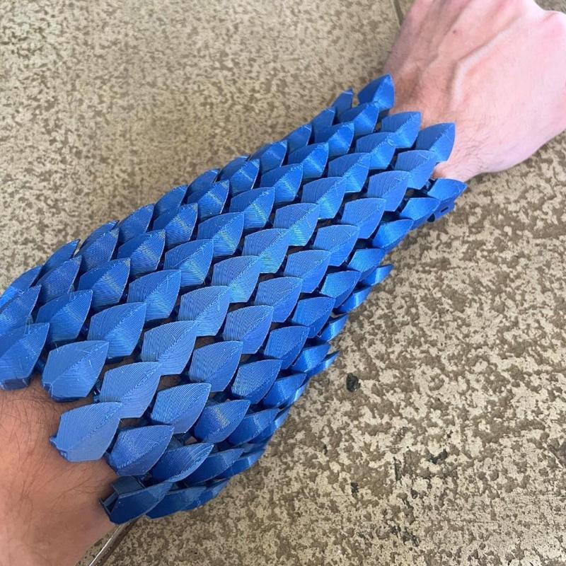 Articulated Scalemail Bracer