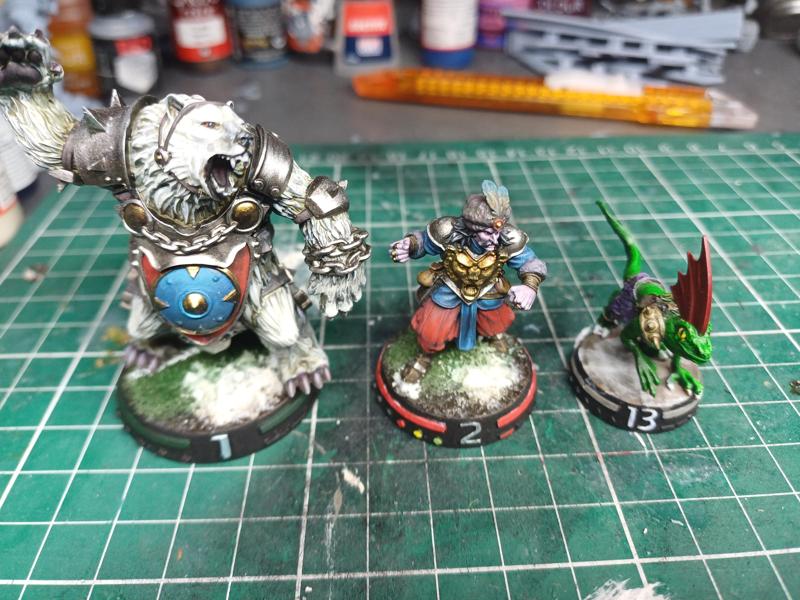 25 mm, 32 mm and 40 mm bases for Fantasy Football