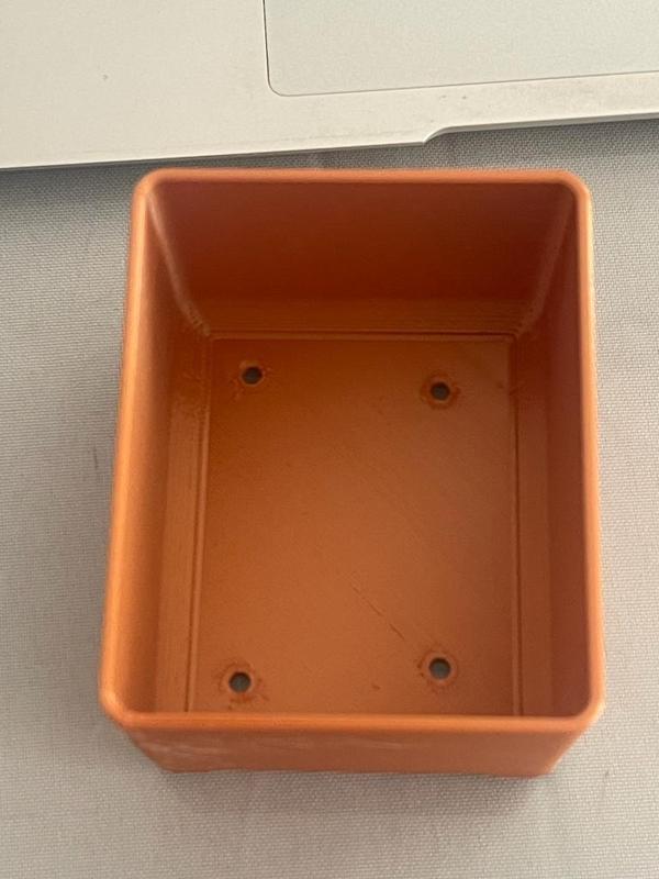 Simplistic Plant Pot - 4 holes