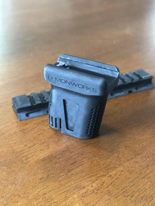 Angled Foregrip  -  DG-2