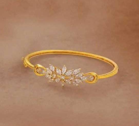 Ladies bracelet top pis