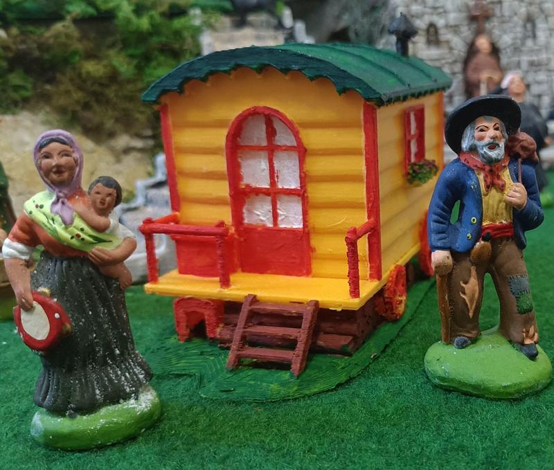 Gypsy caravan for santons