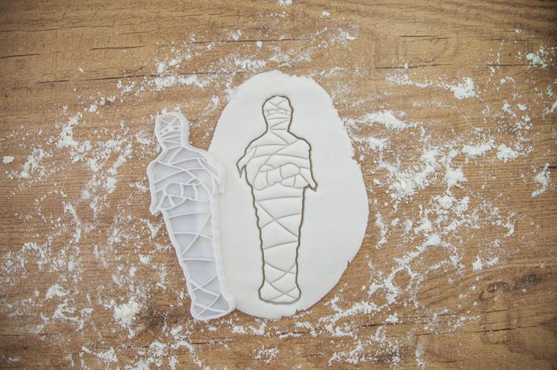 Mummy cookie cutters, halloween themed party biscuits, trick or treat candys