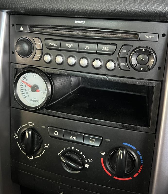 Peugeot 207 / 207cc boost gauge drawer
