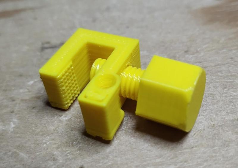 Filament clip with screw (Ender 3)