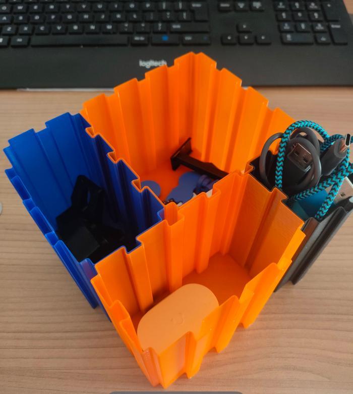 Customizable modular desk organizer