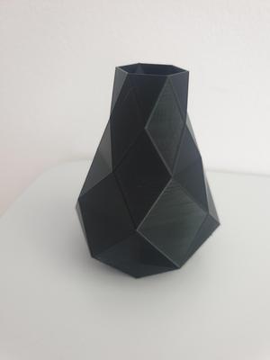 Low poly vase