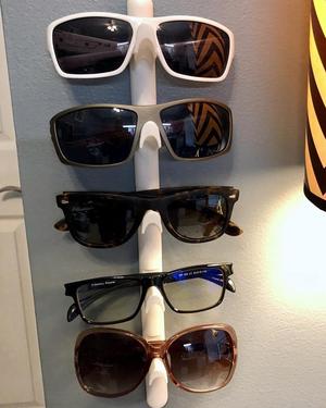 Expandable Sunglasses / Glasses Holder Wall Mount