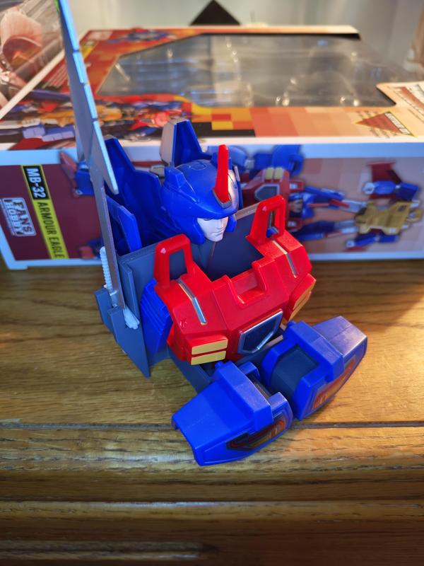 MB-32 Armored Eagle Armor Stand (Masterpiece Metalhawk)