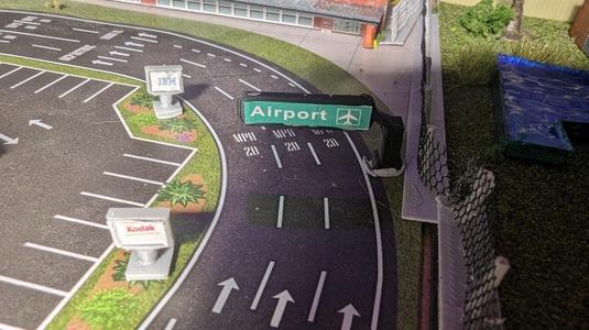 1:400 airport freeway overhead sign
