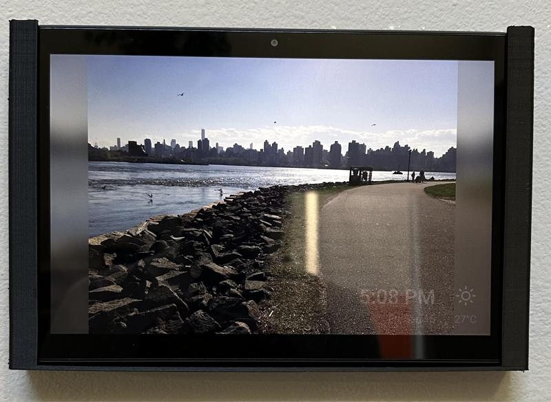 Fire HD 10 Plus with Wireless Charger Wall Mount