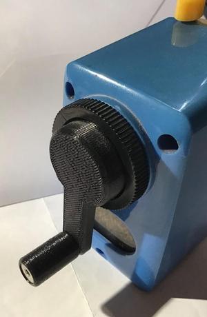 Poignée taille crayon / Pencil sharpener handle.