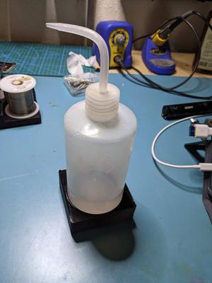 Gridfinity Lab Squeeze Bottle Holder