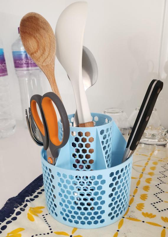 Utensil dryer basket