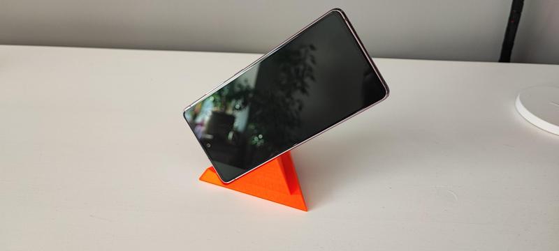 Triple Phone Holder | Pyramid shaped holder for phone