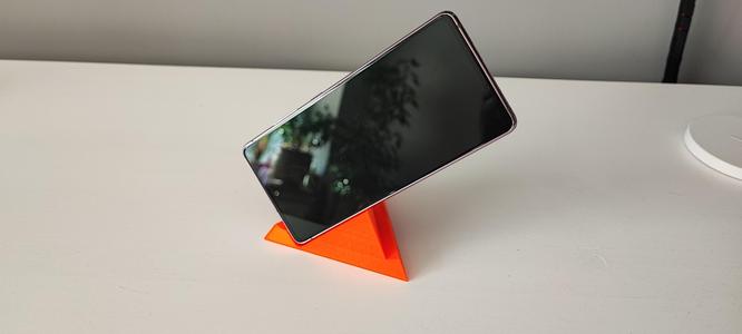 Triple Phone Holder | Pyramid shaped holder for phone