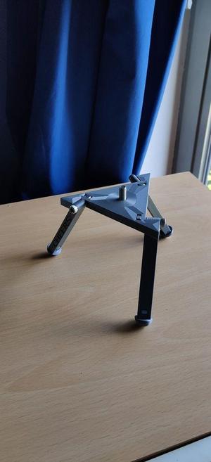 beamer tripod