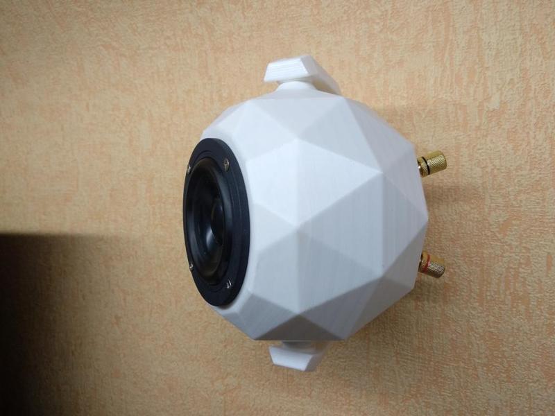 Low-poly speaker enclosure for 3inch driver