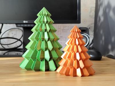 Sassy Christmas Tree Vase mode geometrical design