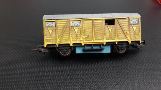 H0/00 gauge carrige mounted rail vacuum