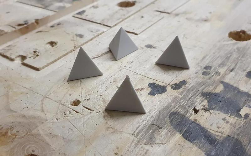 Streichhilfe-Painting stands   