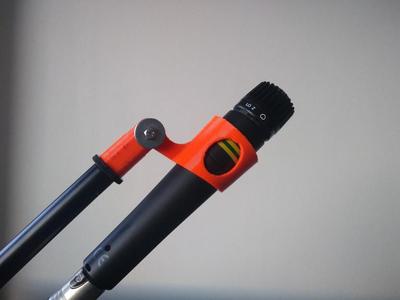 Microphone clip with 3/8&quot; thread