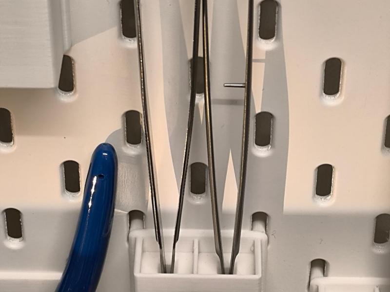 Skadis Holder 2 Stainless Steel Tweezers