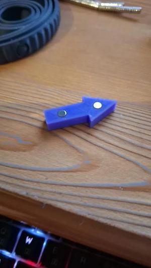 Magnet arrow   