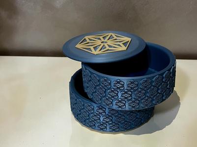 Textured round box