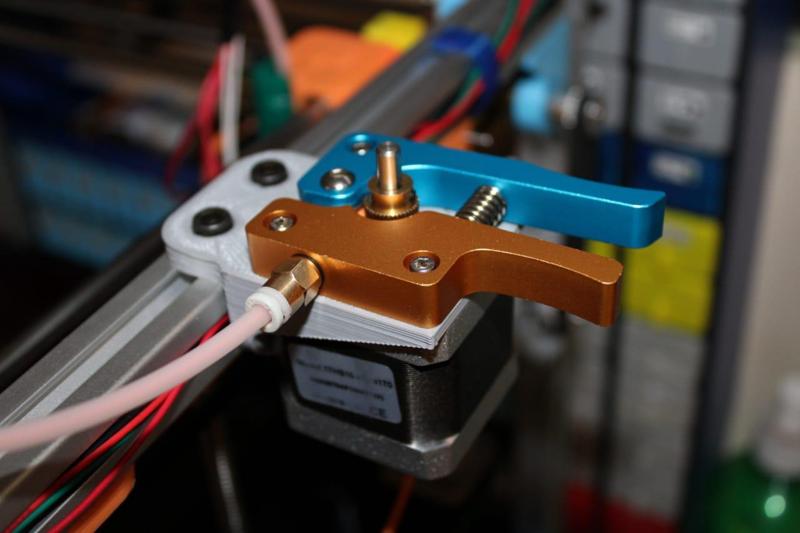 Stronger Bowden Extruder mount for 2020 extrusion (tevo tarantula type)